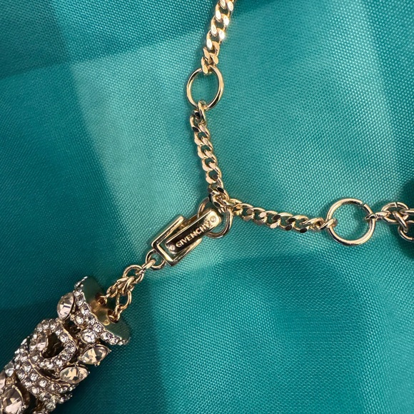 Givenchy
Silk Glass Stone Gold-Tone Collar Necklace - Picture 10 of 11